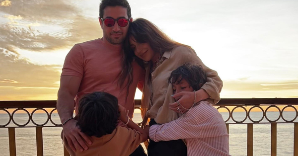 Սիրուշոն դստեր և որդիների հետ վերադառնում է Հայաստան․ Լուսանկար օդանավակայանից