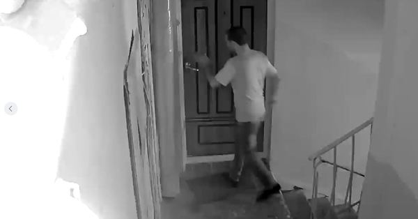 Զգոն եղեք և տան դուռը փակ պահեք․ Տեսանյութ, թե ինչպես է տղամարդը մտնում բնակարան