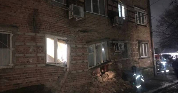 Փլուզվել է հինգհարկանի բնակելի շենքի մուտքը. 95 մարդ տարհանվել է (տեսանյութ)