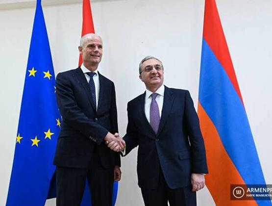 
                            Зограб Мнацаканян и Стеф Блок коснулись вопроса мирного урегулирования карабахского конфликта                        
