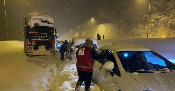 Թուրքիայում սարսափելի ձյունը ծածկել է ամեն ինչ (Լուսանկարներ)