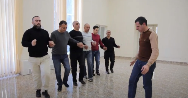 Հուզիչ տեսանյութ․ ինչպես են հայրենիքի պաշտպանները պրոթեզներով քոչարի պարում՝ շնորհավորելով կանանց