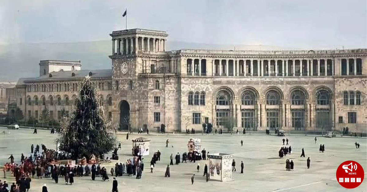 1956 թվականին Հանրապետության հրապարակեը ՝ ԱՄանորին