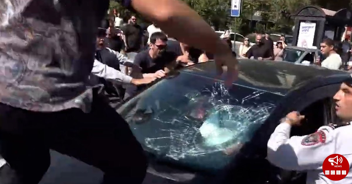 Ցուցարարները մեքենաներ են ջարդում. լարված իրավիճակ Երևանում (տեսանյութ)