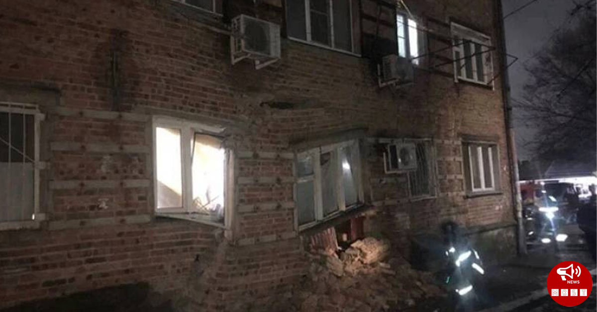 Փլուզվել է հինգհարկանի բնակելի շենքի մուտքը. 95 մարդ տարհանվել է (տեսանյութ)